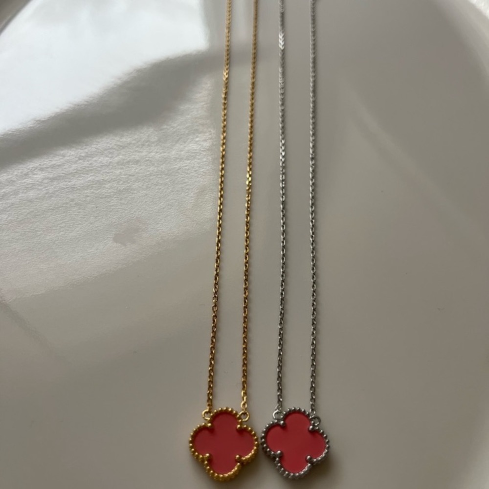 ***Clover Motif Pendant Necklace, Sterling Silver, 18K Gold Plated -
Motif - Picture 4 of 8